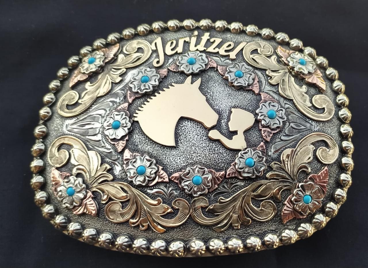 Hebilla Jeritzel completa — caballo y niña con flores de turquesa
